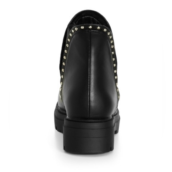 Brand new- WIDE FIT Gia Stud Ankle Boot - black - Picture 2 of 3